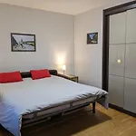 Le Louis Dort Au Calme Apartment *
